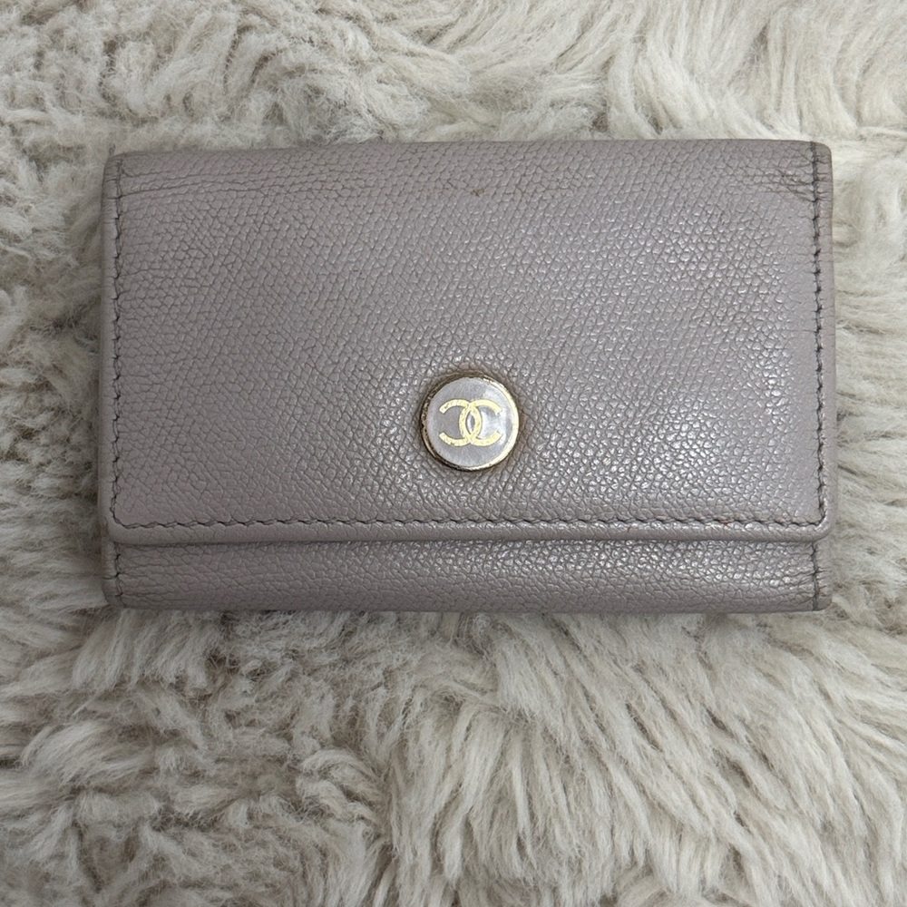 ✨Chanel 6 Key Holder Wallet Taupe Leather Gold Hardware✨ - Picture 12 of 12